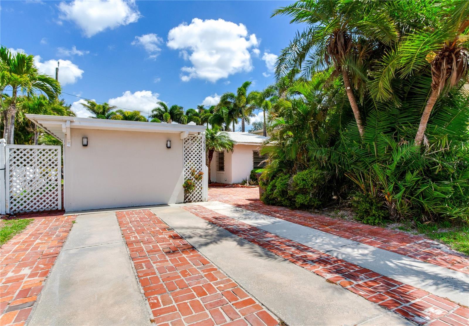 16107 Gulf Blvd Property Photo 1