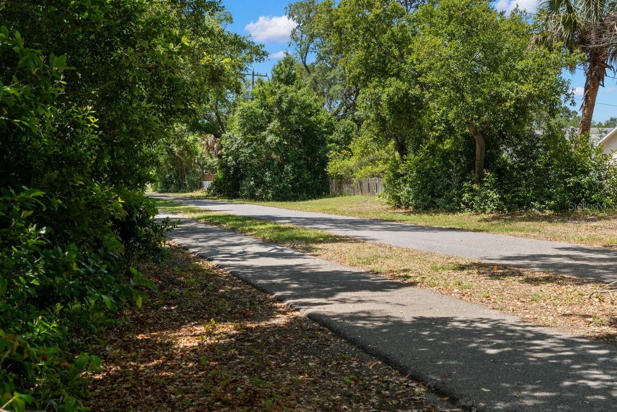 1658 Douglas Ave Property Photo 3