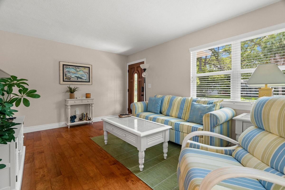1658 Douglas Ave Property Photo 8