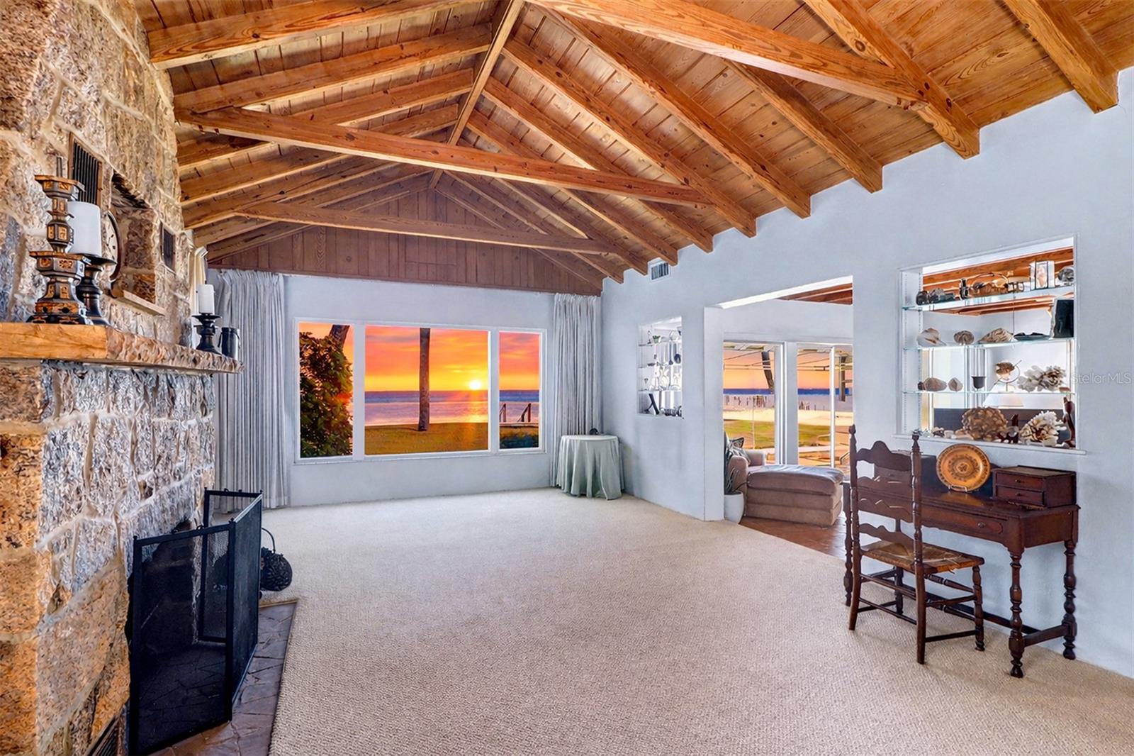 18206 Sunset Blvd Property Photo 7