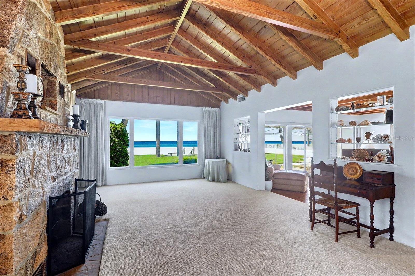 18206 Sunset Blvd Property Photo 17