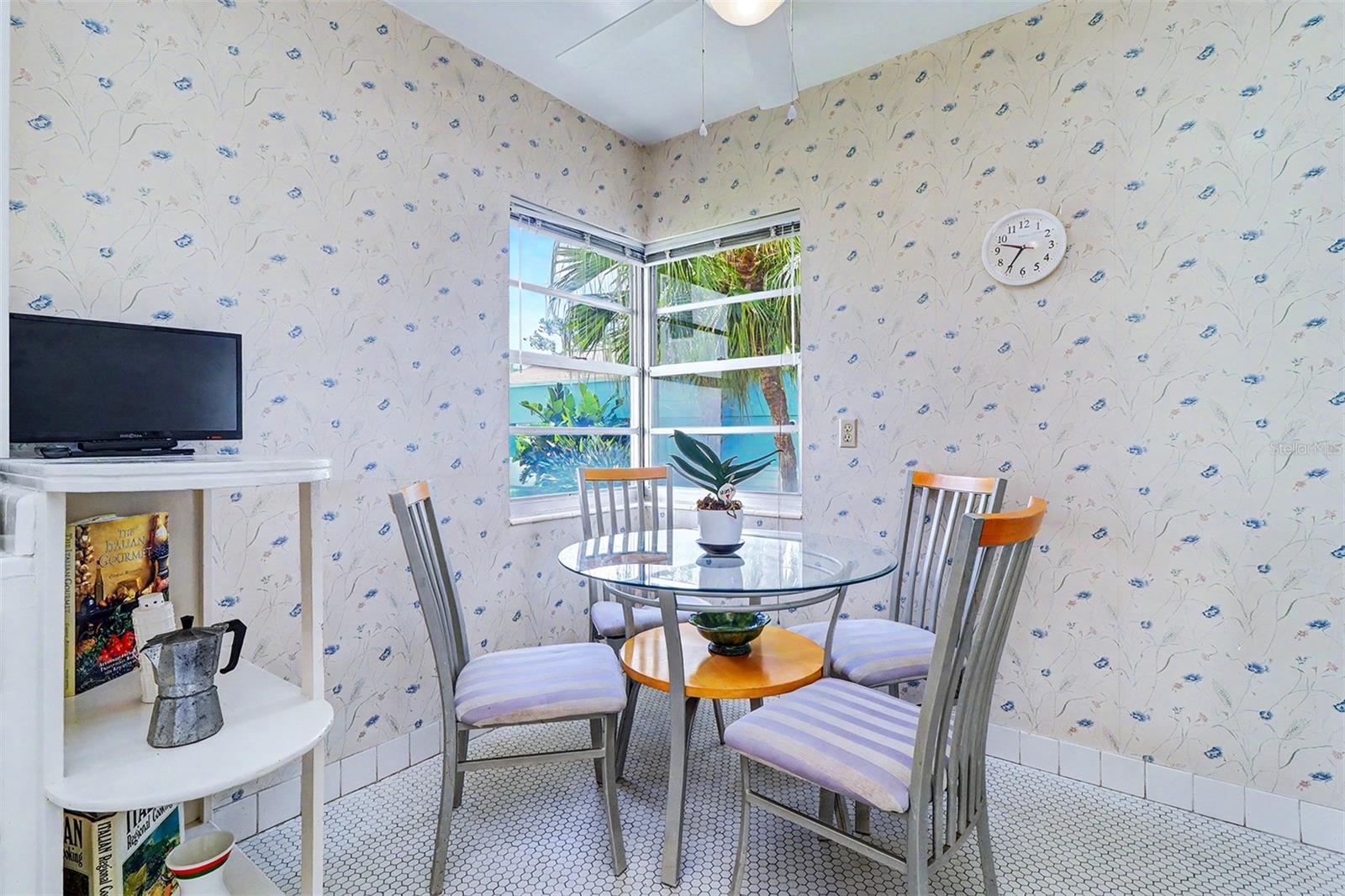18206 Sunset Blvd Property Photo 25