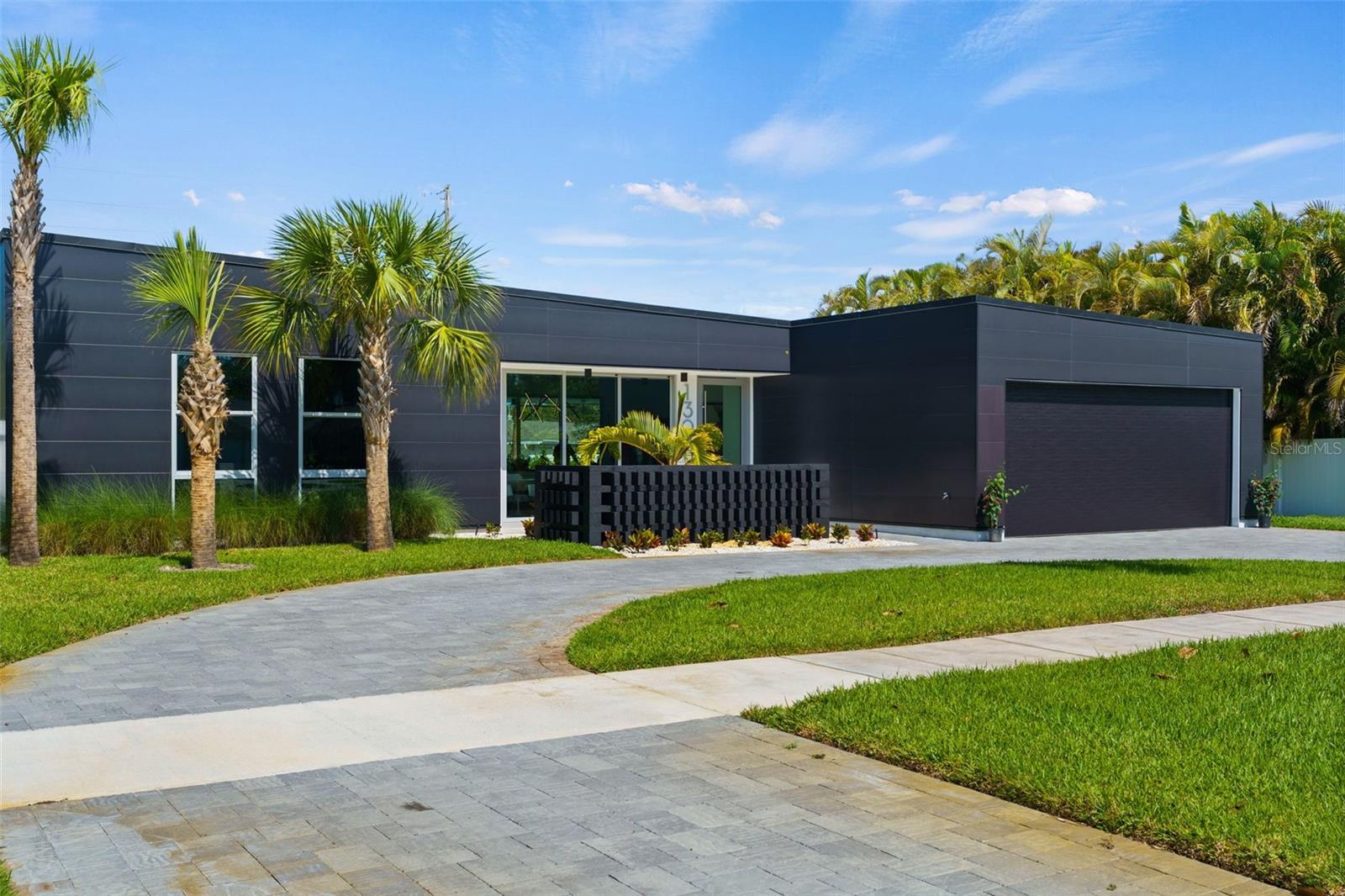 1304 Indian Rocks Rd Property Photo 3
