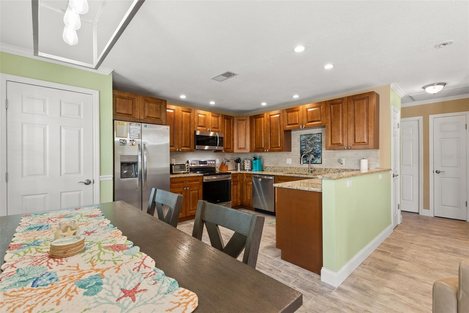 5243 Beach Dr Se #b Property Photo 9
