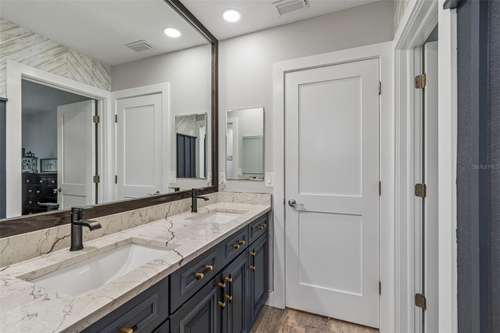 4528 W Woodmere Rd Property Photo 17