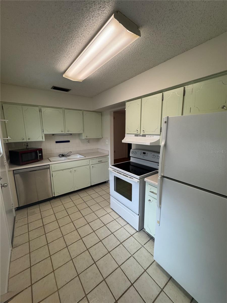 1126 King Arthur Ct #413 Property Photo 3