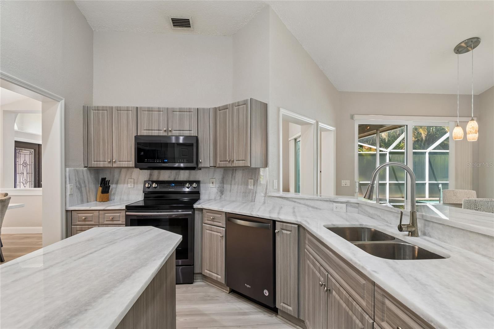 4227 Auston Way Property Photo 4