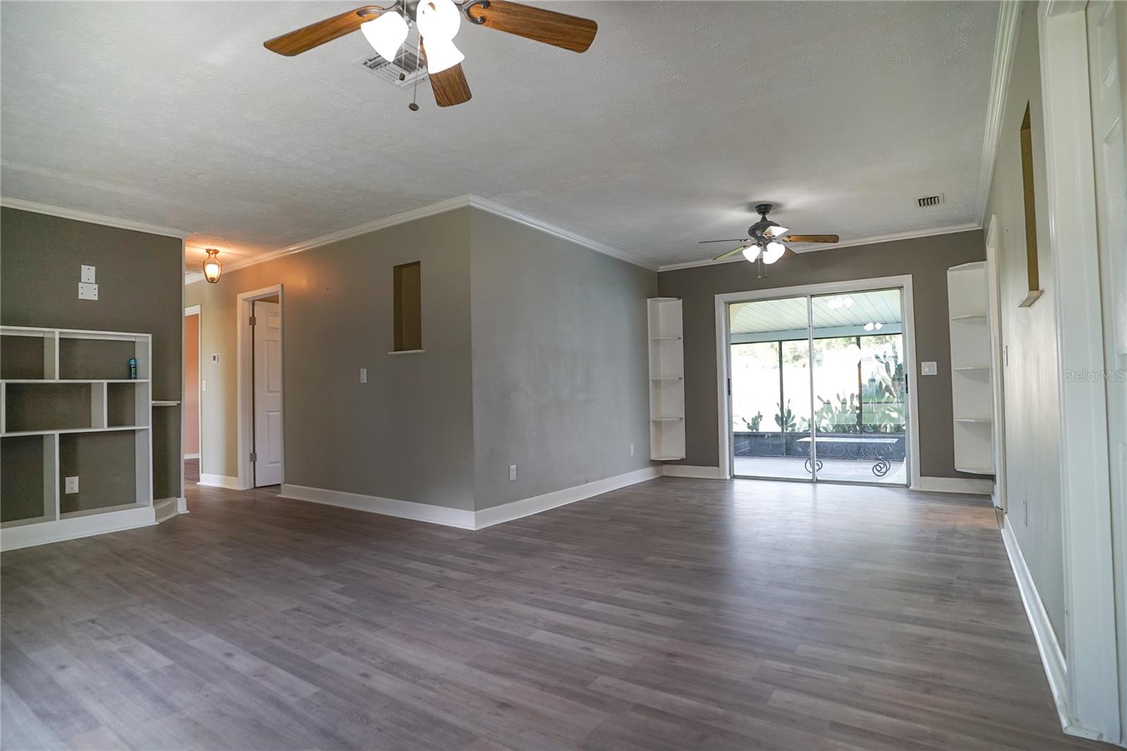 3320 Las Brisas Dr Property Photo 2