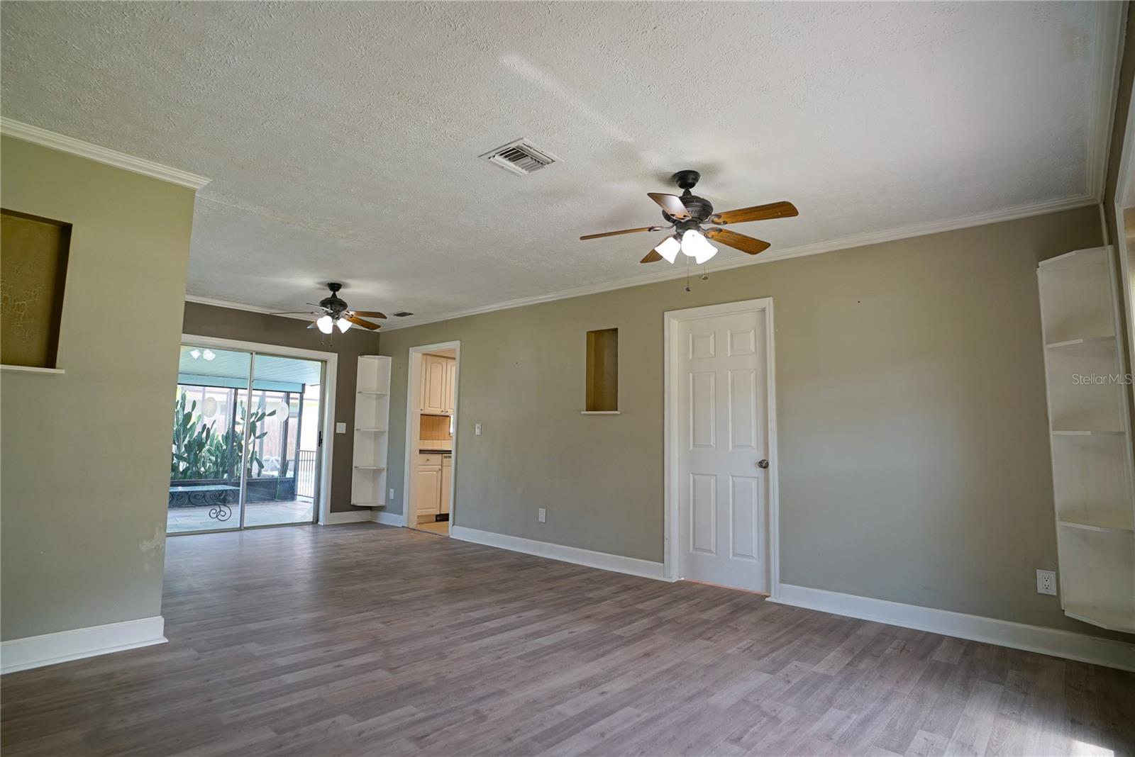 3320 Las Brisas Dr Property Photo 4