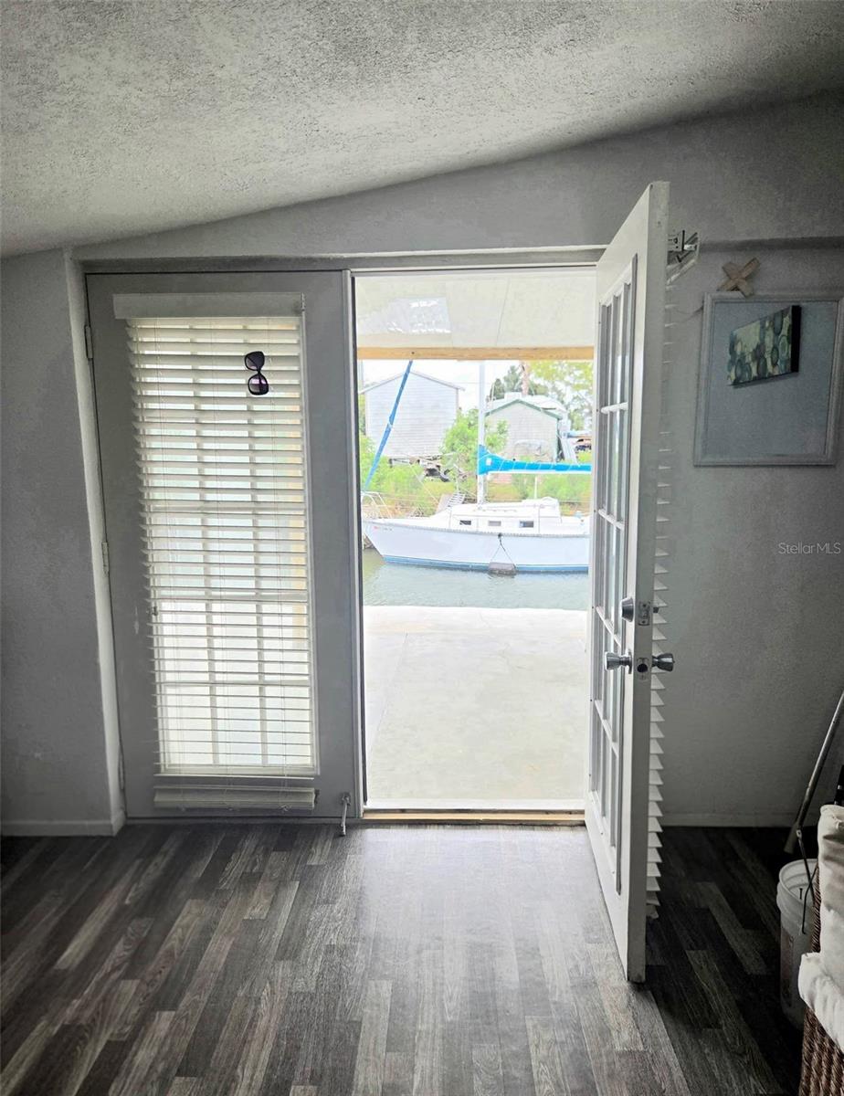 6726 Albatross Ln Property Photo 4