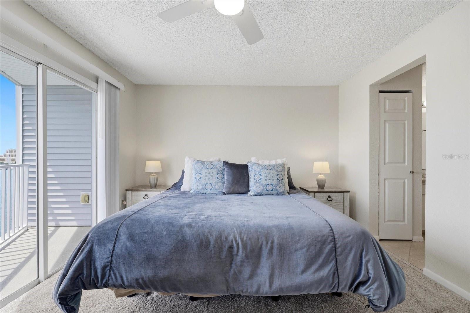 610 Island Way #607 Property Photo 15