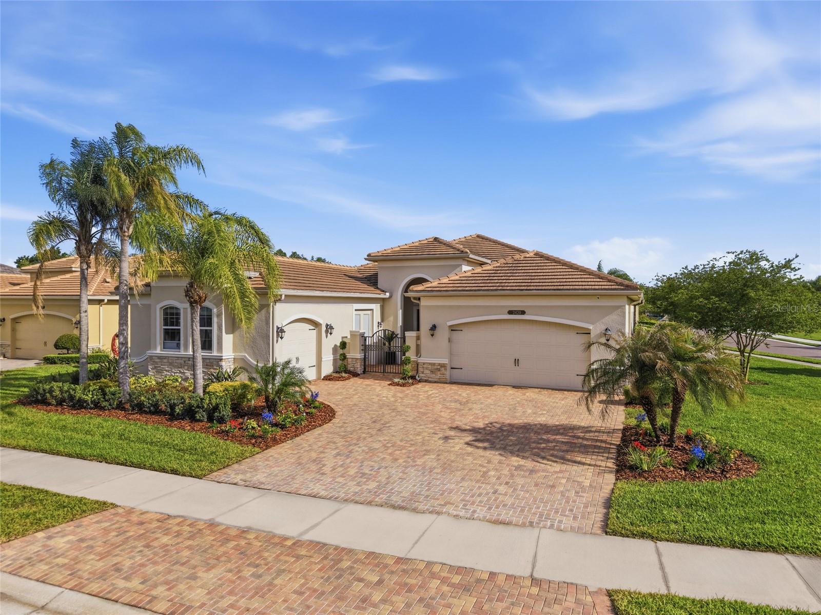 2420 Coco Palm Cir Property Photo 1