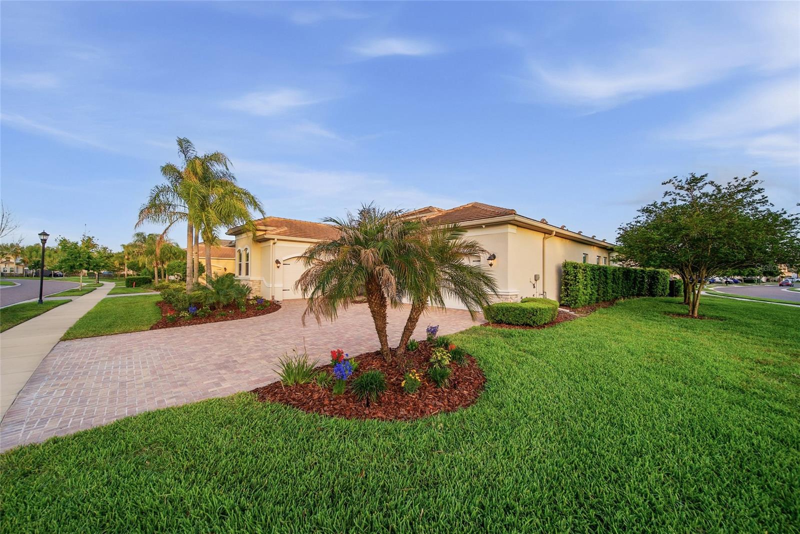 2420 Coco Palm Cir Property Photo 6