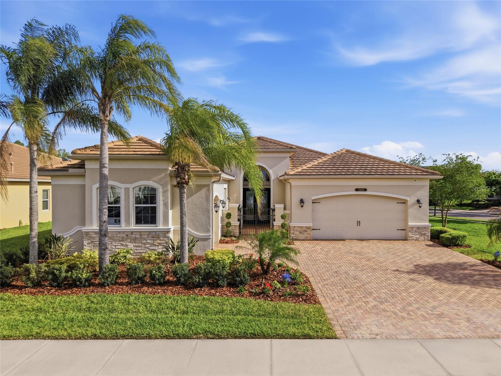 2420 Coco Palm Cir Property Photo 7