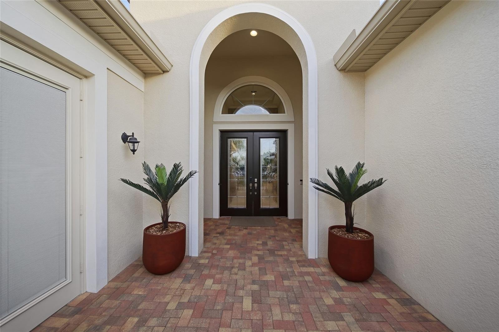2420 Coco Palm Cir Property Photo 9