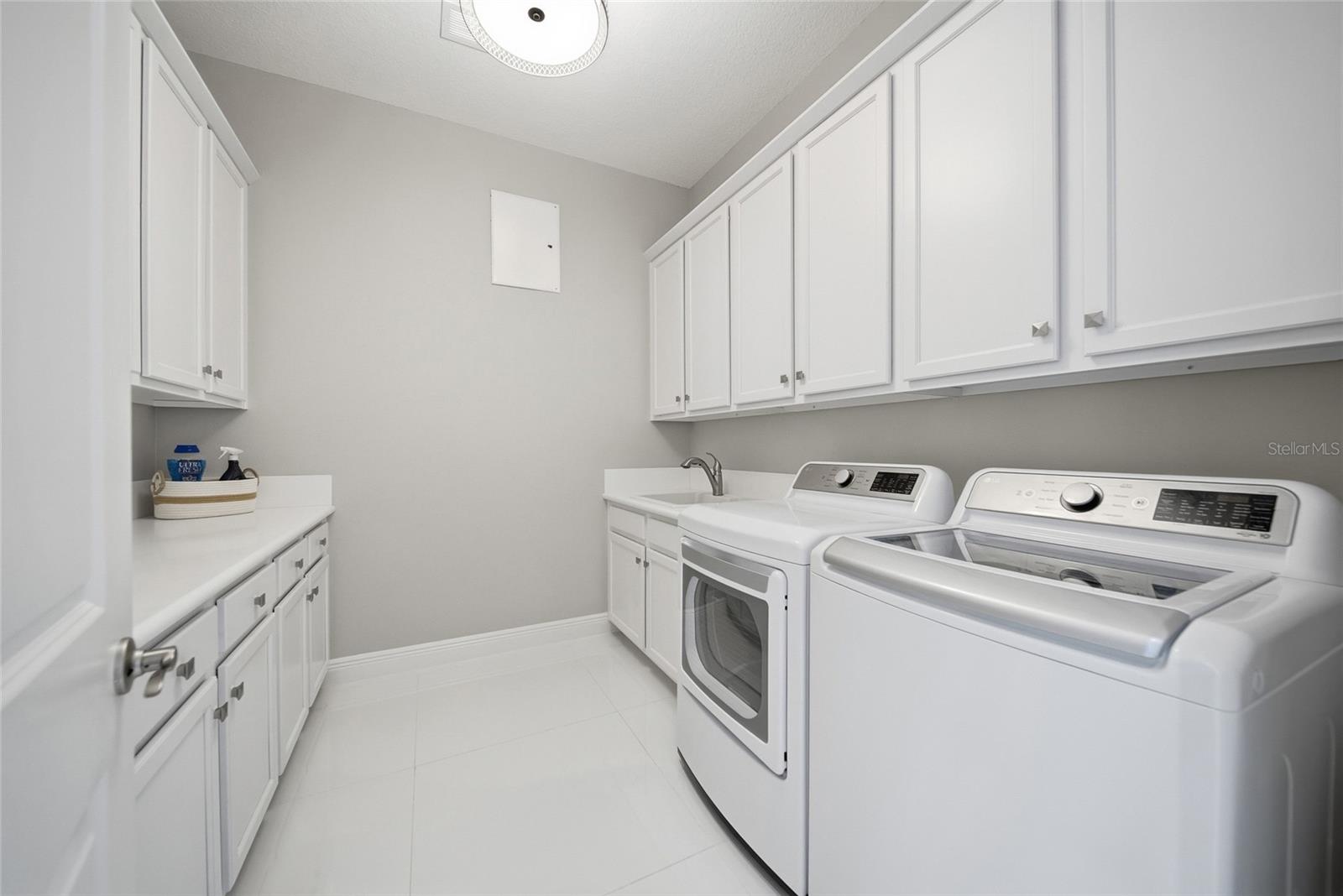 2420 Coco Palm Cir Property Photo 56