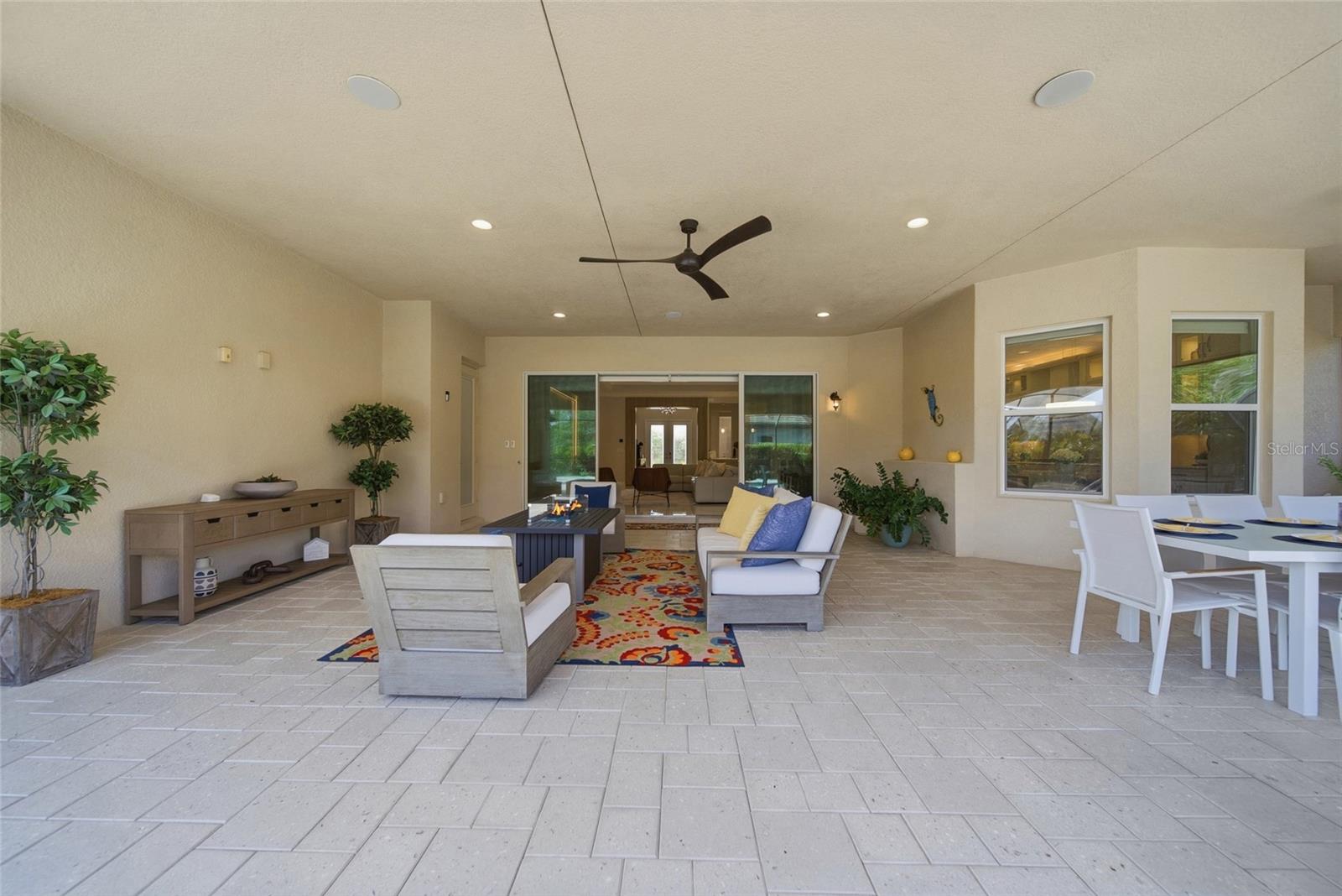 2420 Coco Palm Cir Property Photo 60