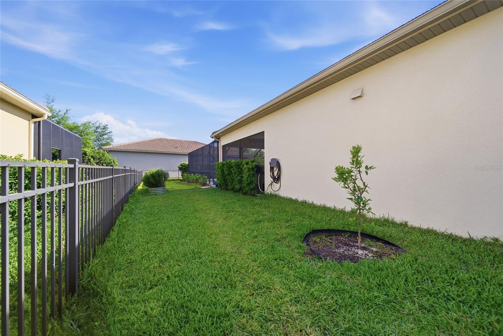 2420 Coco Palm Cir Property Photo 71