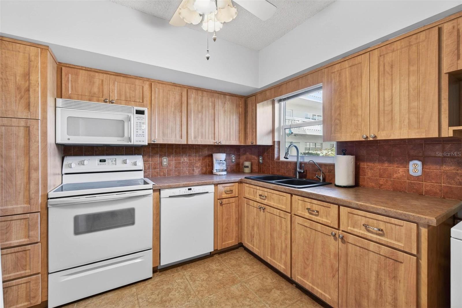 2295 Americus Blvd E #7 Property Photo 4