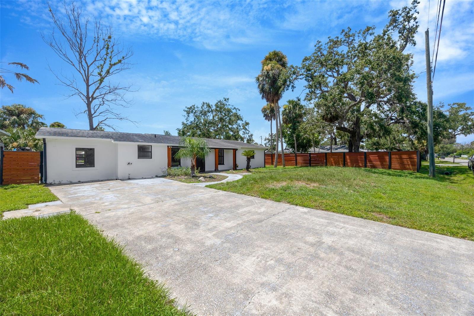9935 RIVER DR Property Photo 1