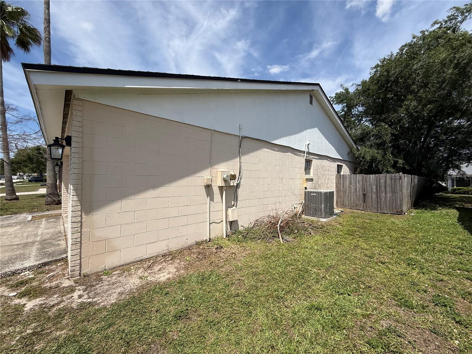 712 Hazy Meadow Ct Property Photo 2