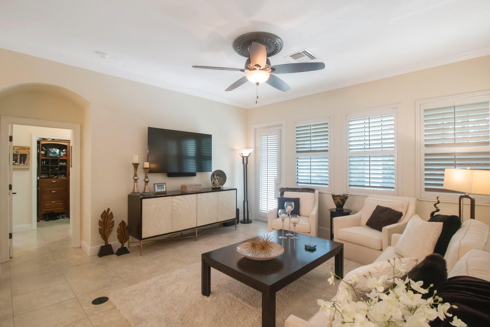 4884 Yacht Club Dr Property Photo 2