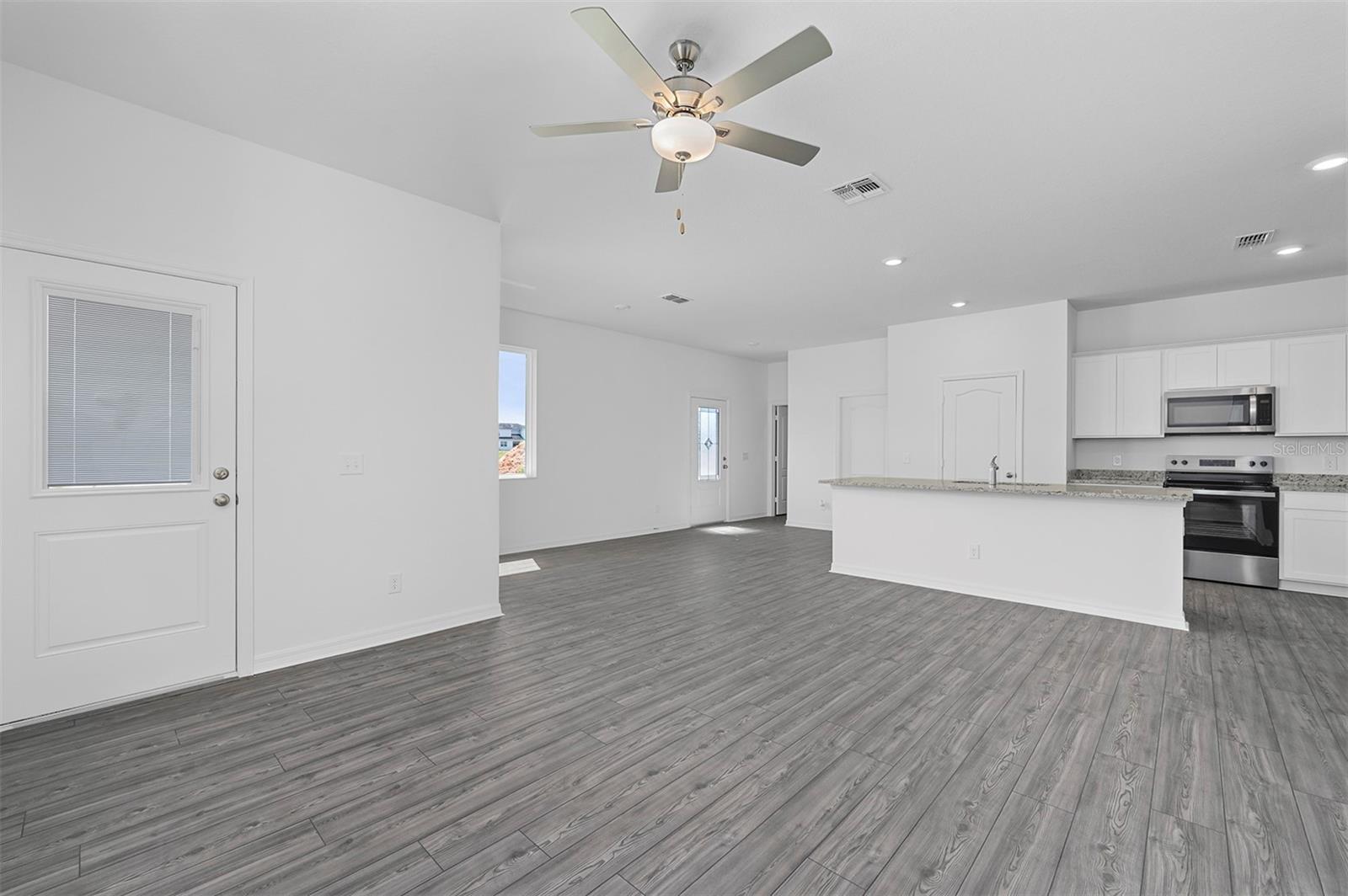 552 Bay Leaf Dr Property Photo 9