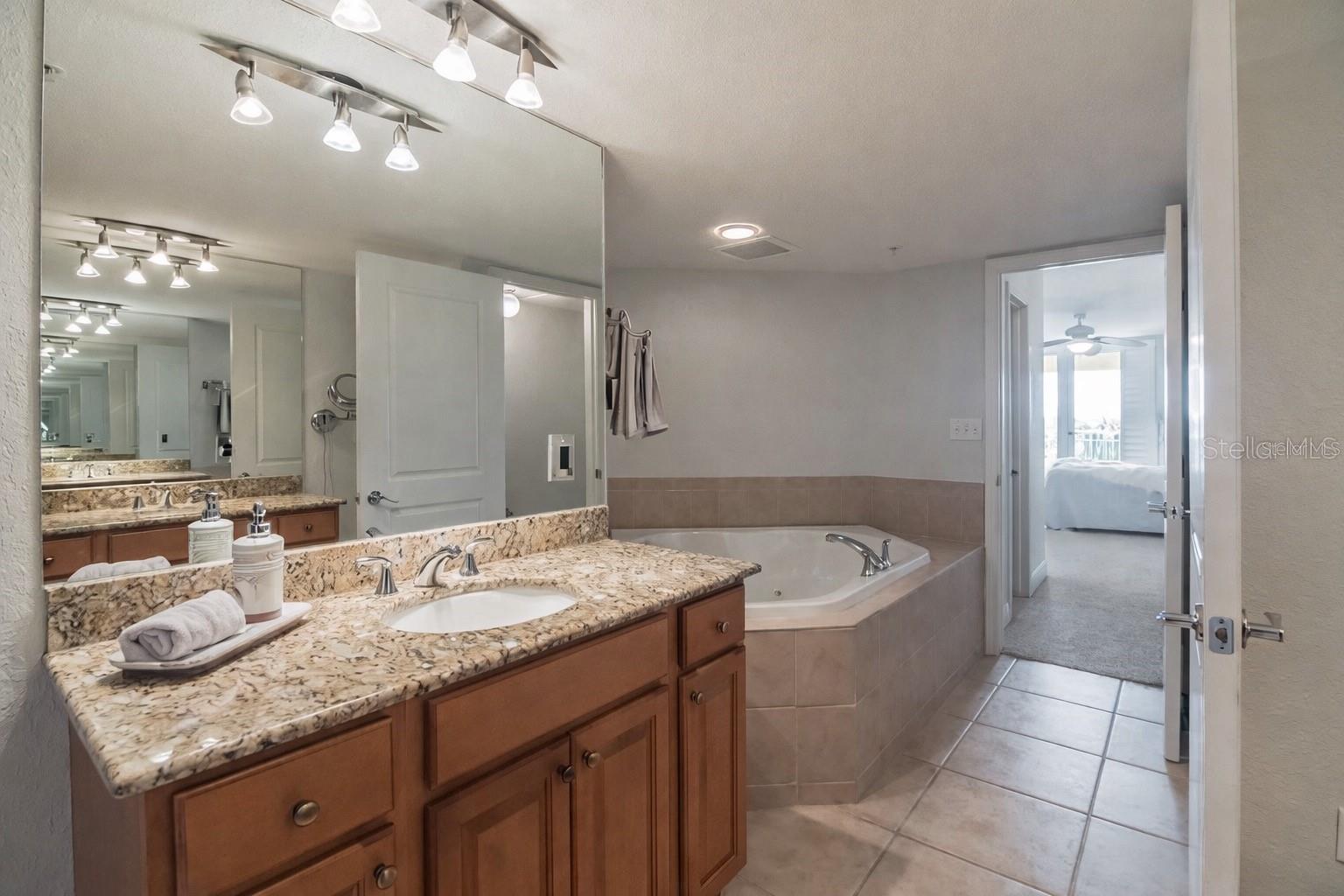 5353 Gulf Blvd #a404 Property Photo 18