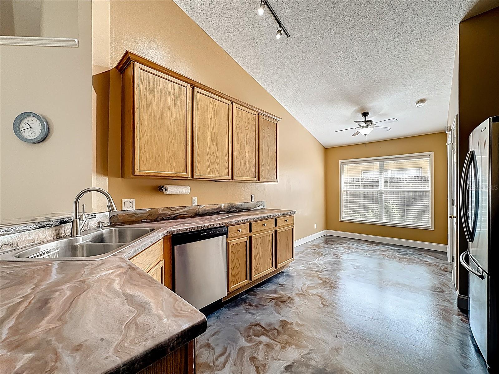 7116 Colony Pointe Dr Property Photo 4