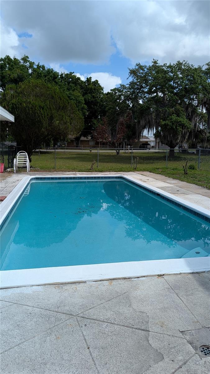TB8497837 Property Photo 5