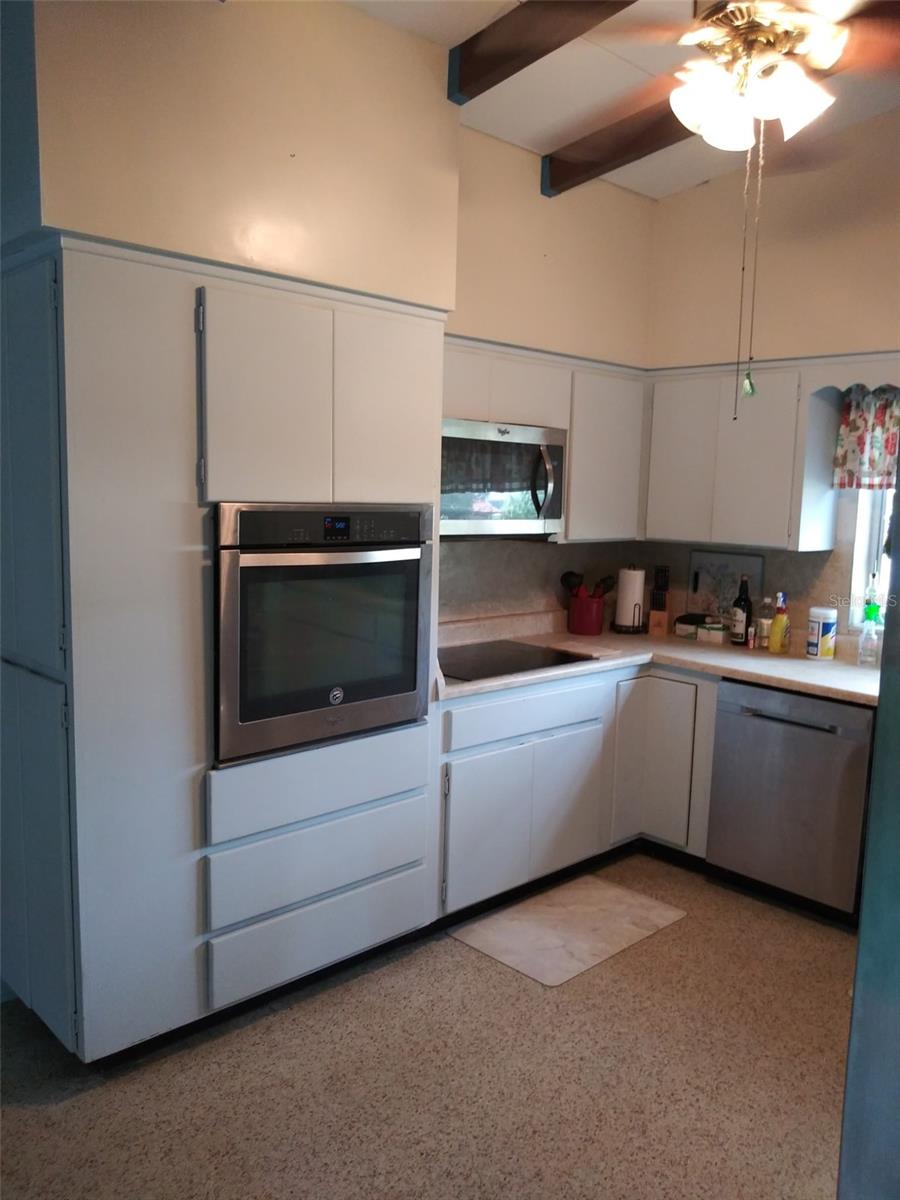 TB8497837 Property Photo 7