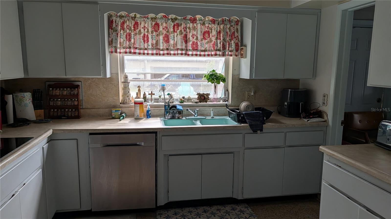 TB8497837 Property Photo 9