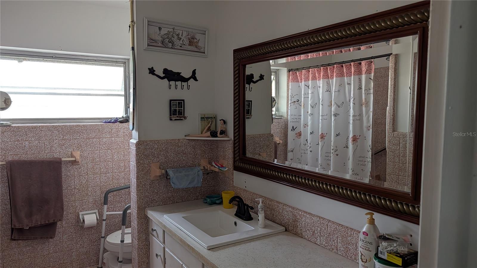 TB8497837 Property Photo 16