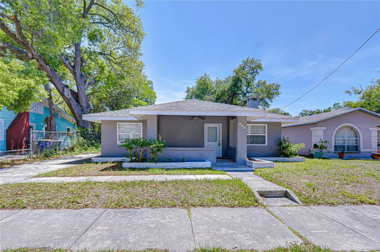 909 Hart St Property Photo 1