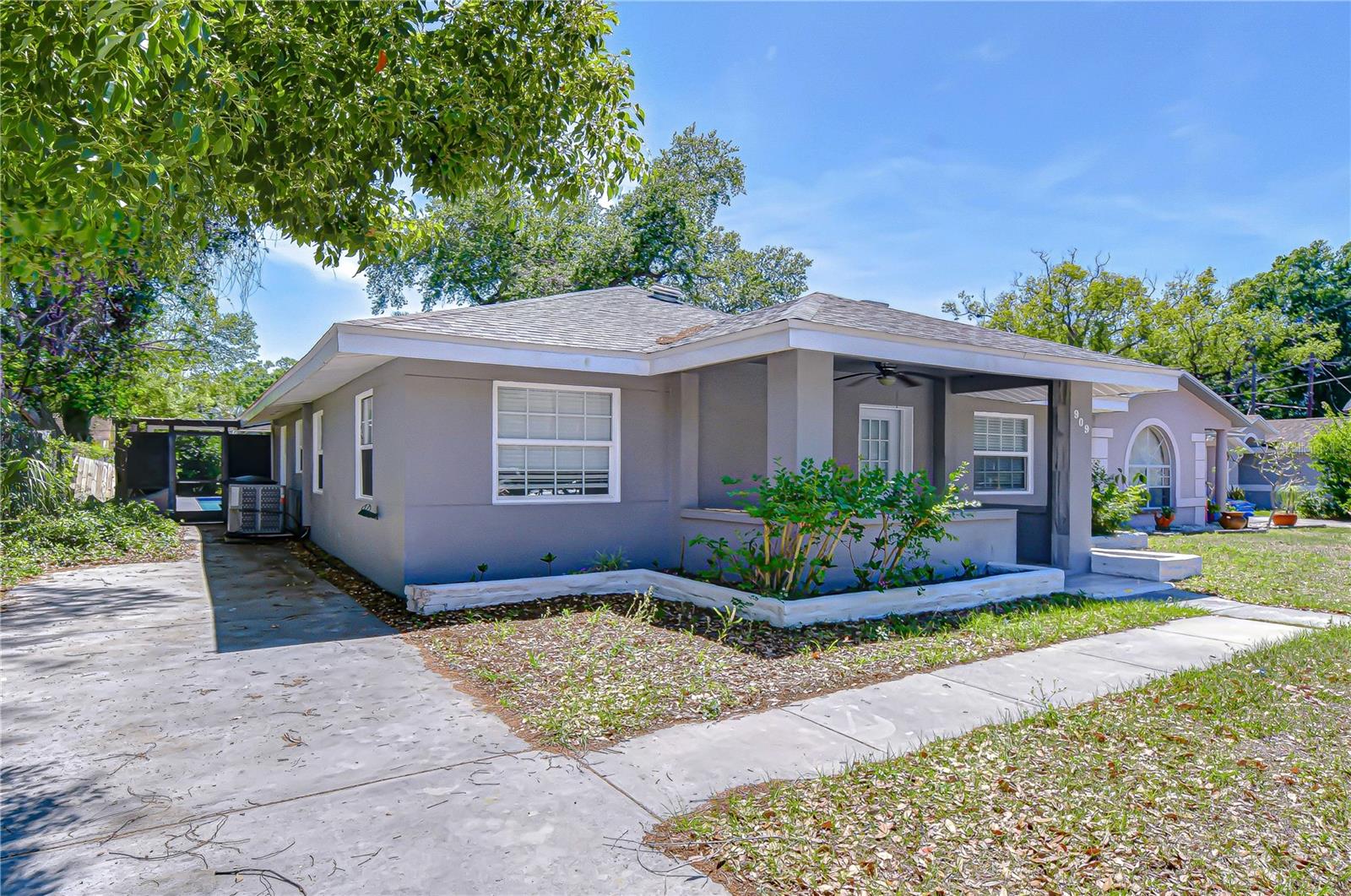 909 Hart St Property Photo 3