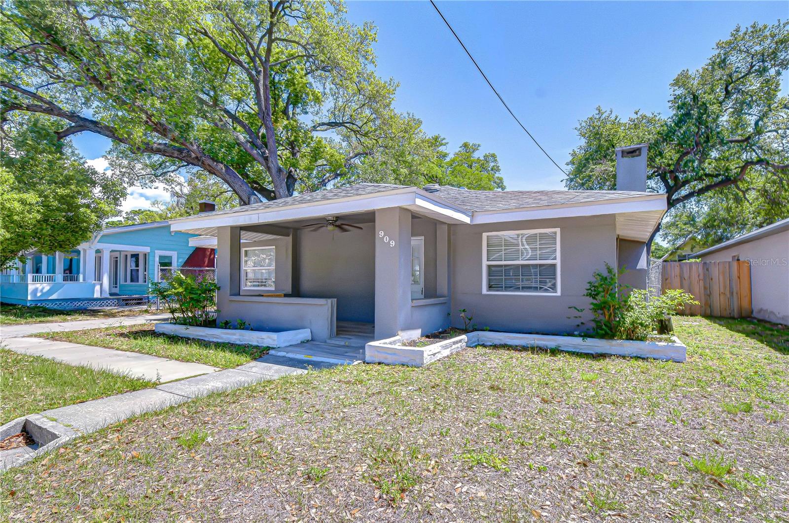 909 Hart St Property Photo 6