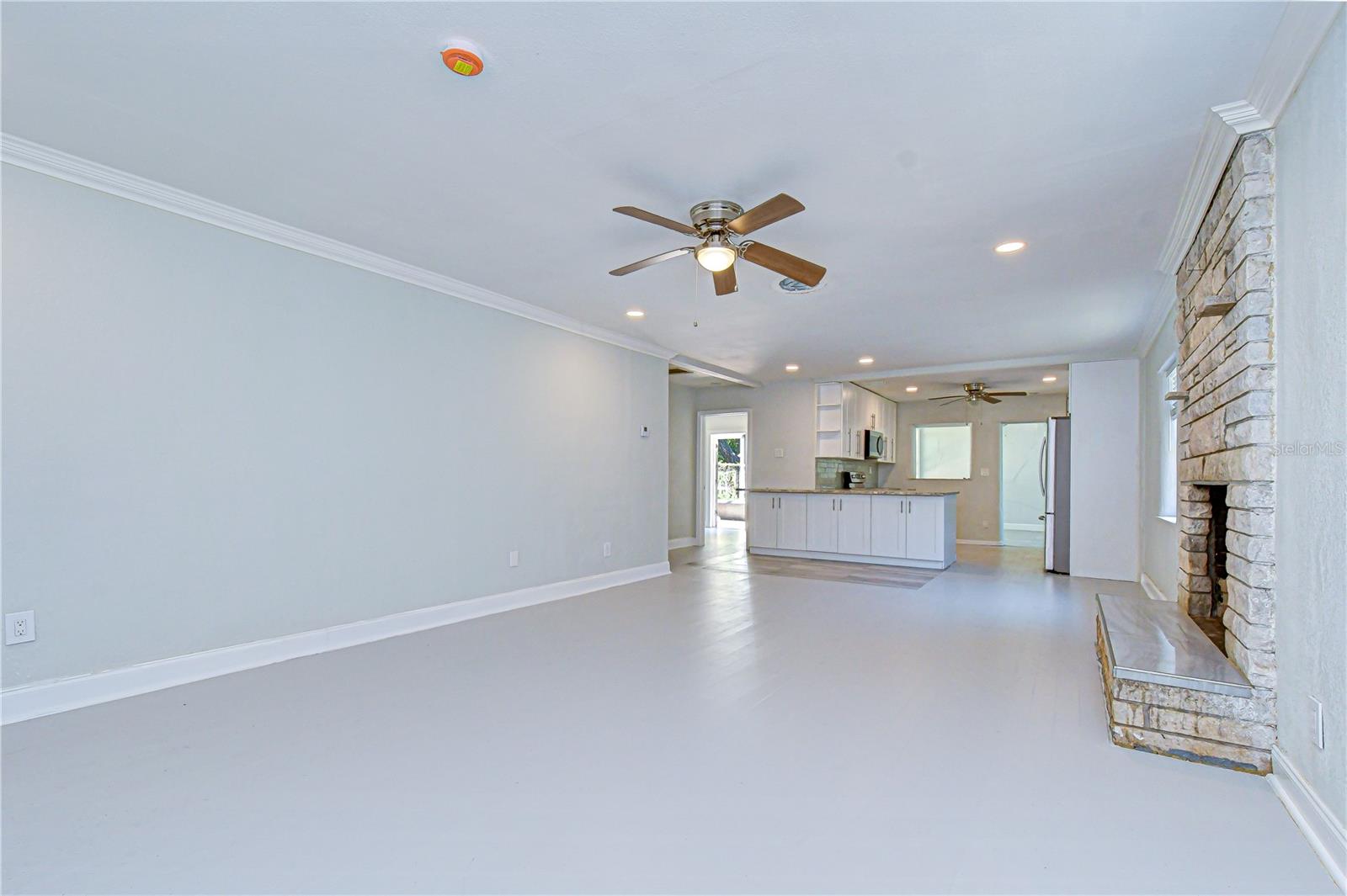 909 Hart St Property Photo 17