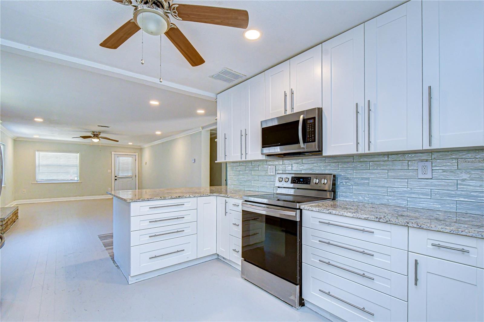 909 Hart St Property Photo 30