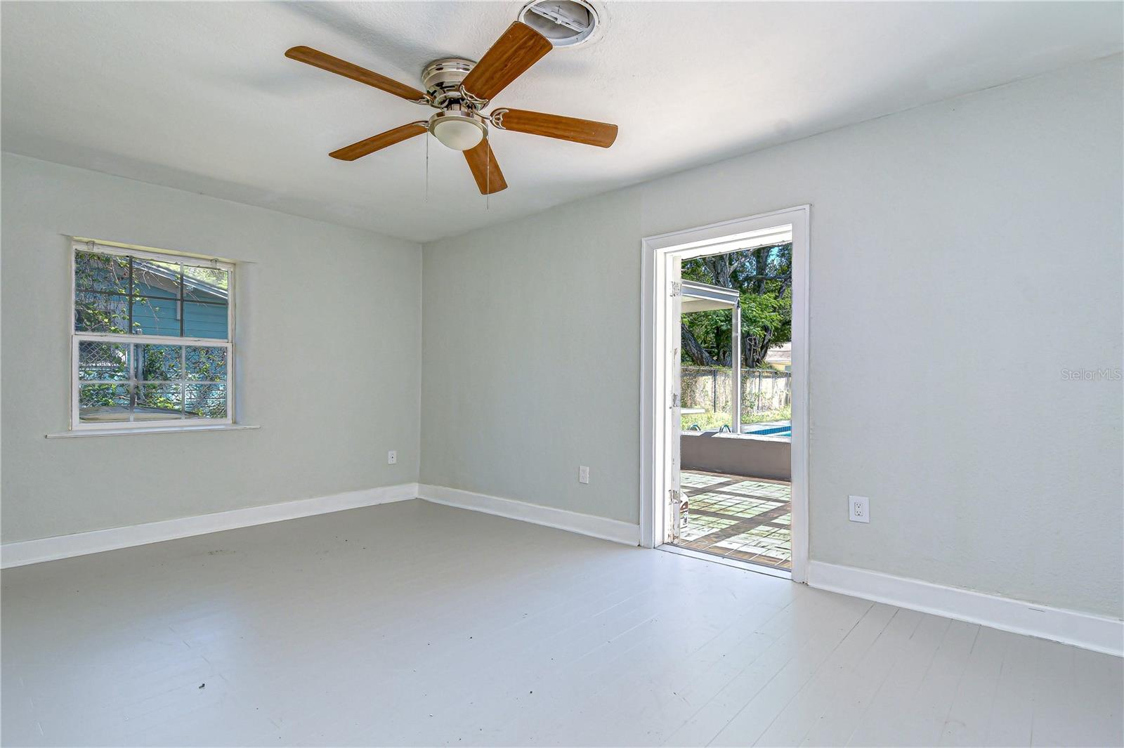 909 Hart St Property Photo 36