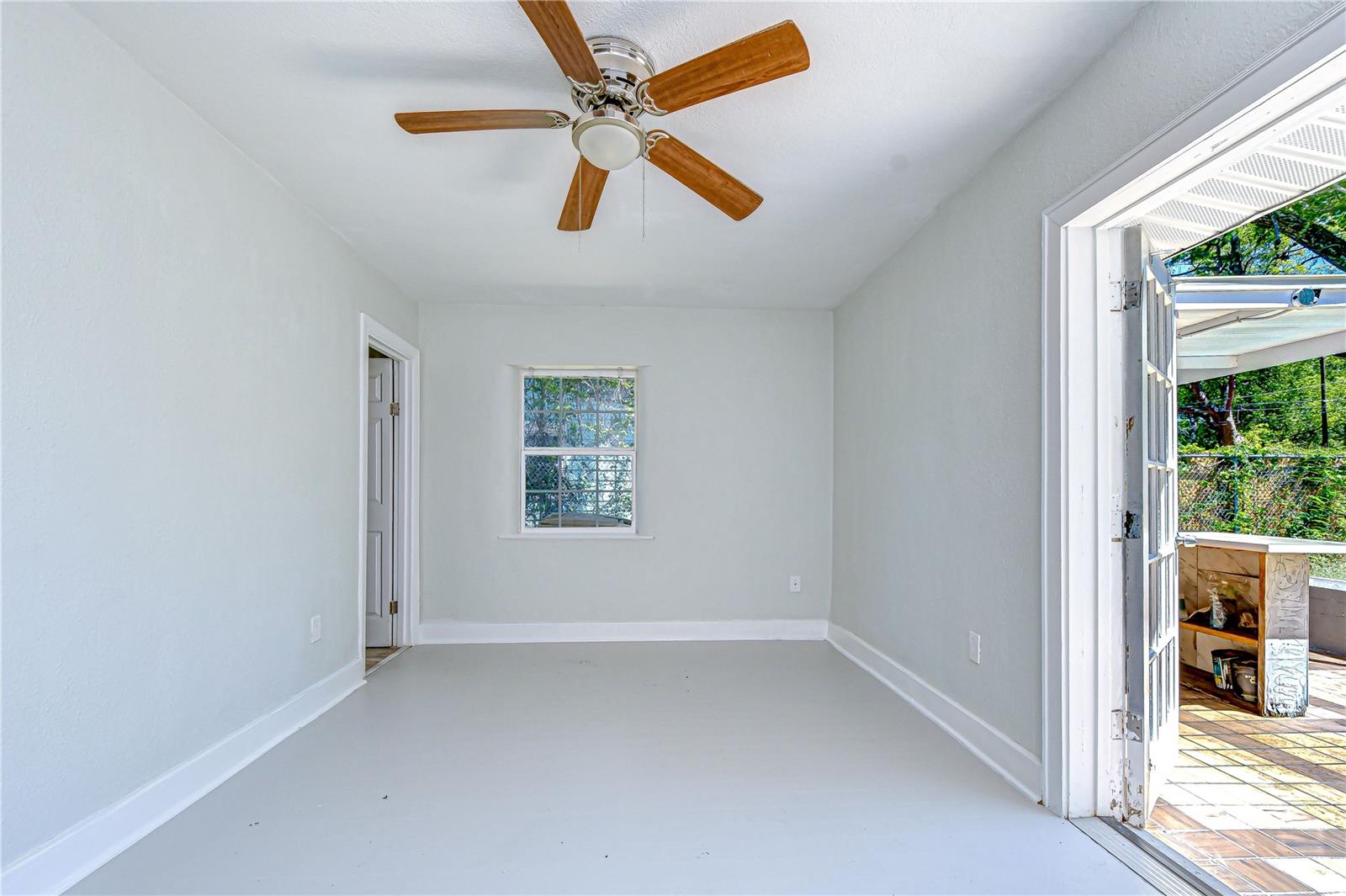 909 Hart St Property Photo 38