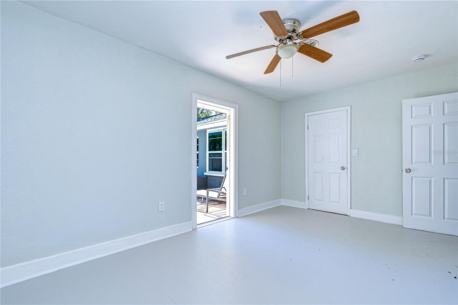 909 Hart St Property Photo 39