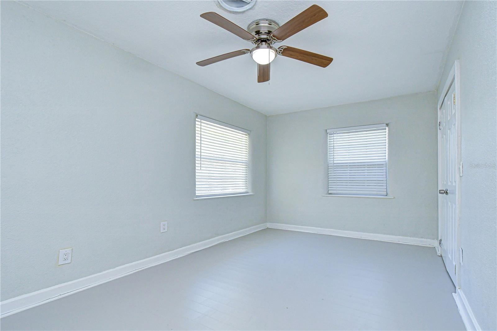 909 Hart St Property Photo 42