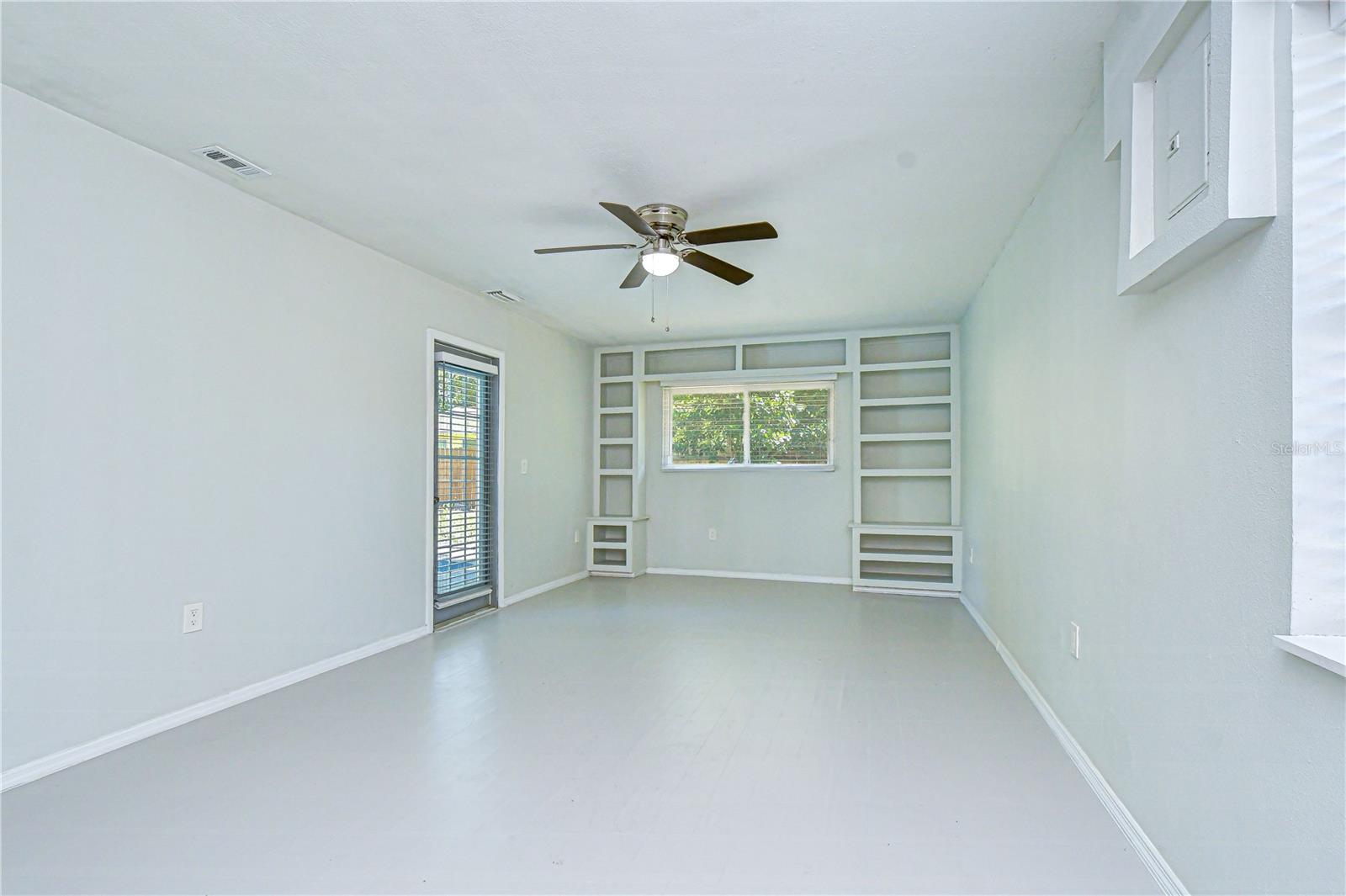 909 Hart St Property Photo 59
