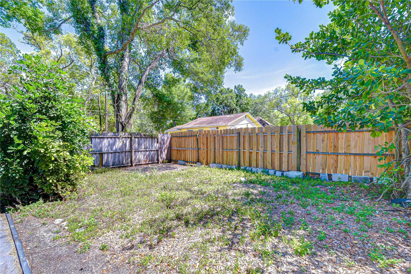 909 Hart St Property Photo 75