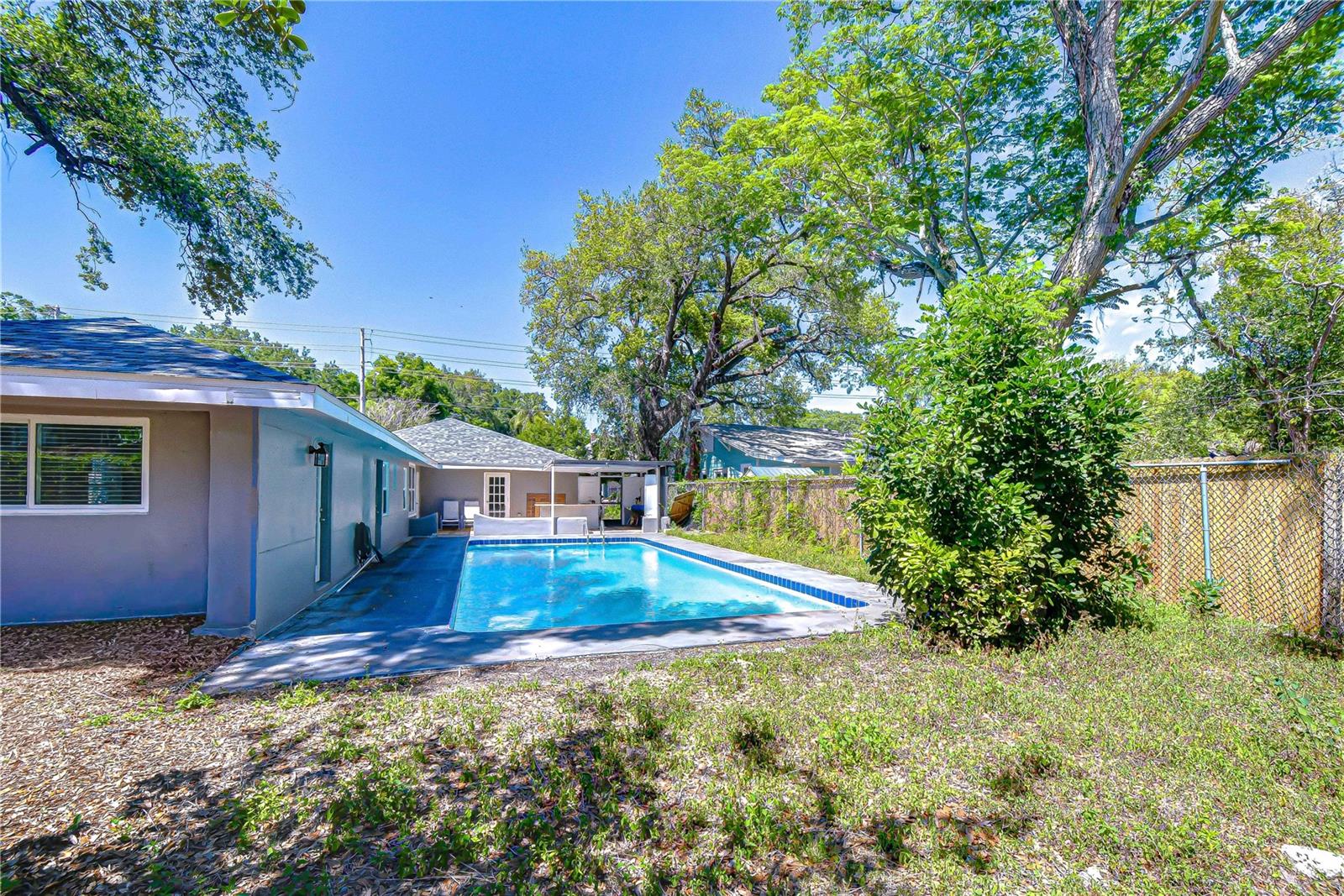 909 Hart St Property Photo 76