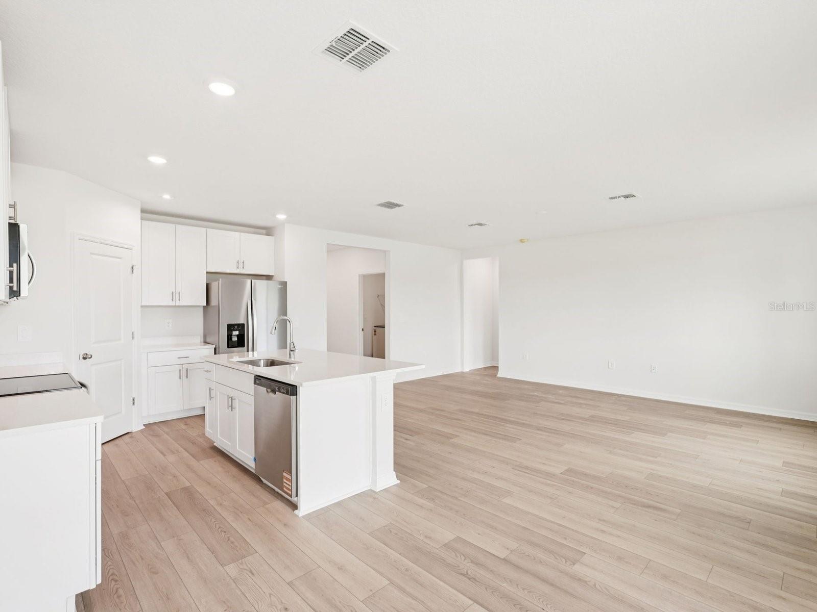 10437 Abundance Grove Way Property Photo 2