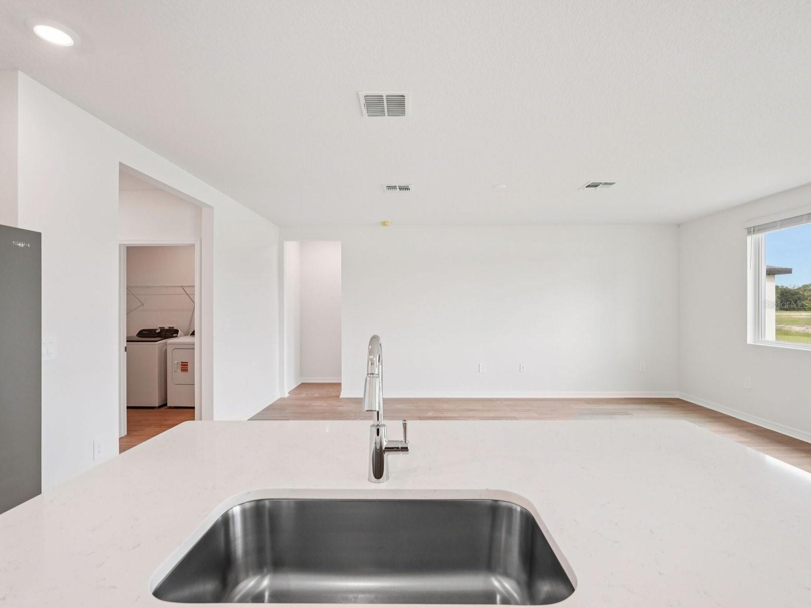 10437 Abundance Grove Way Property Photo 3