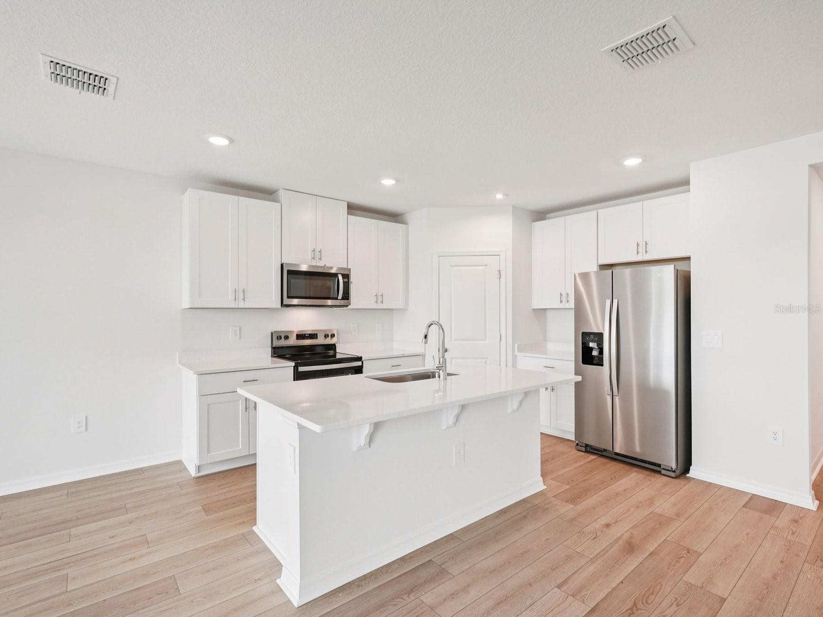 10437 Abundance Grove Way Property Photo 4