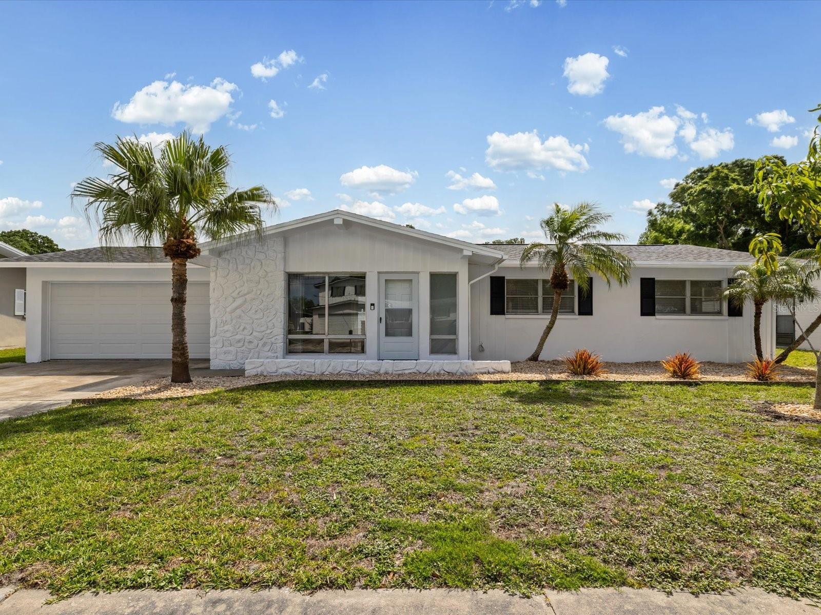 865 IMPERIAL DR Property Photo 1