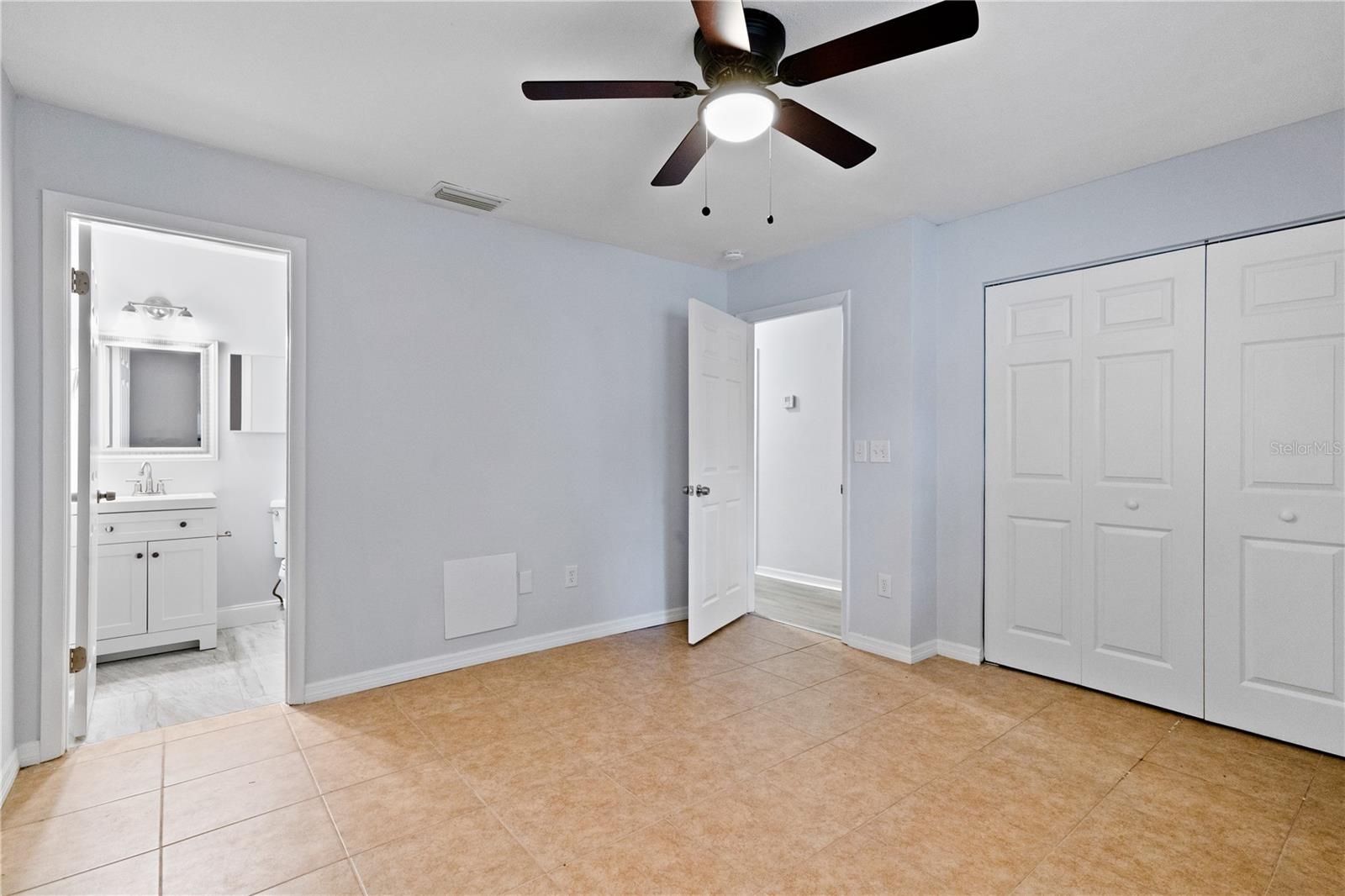950 Beltrees St Property Photo 6